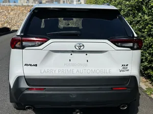 Toyota RAV4 XLE AWD 2020 White