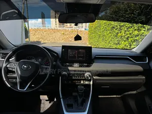 Toyota RAV4 XLE AWD 2020 White