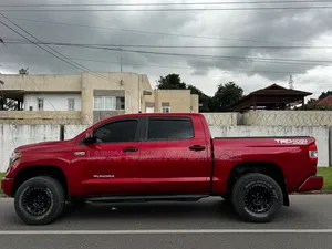 Toyota Tundra SR5 5.7L V8 4x4 CrewMax 5.6 ft. box 145.7 in. WB 2019 Red