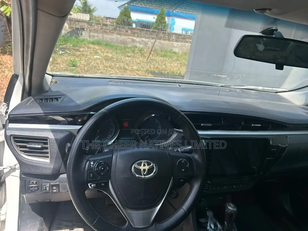 Toyota Corolla 2015 White