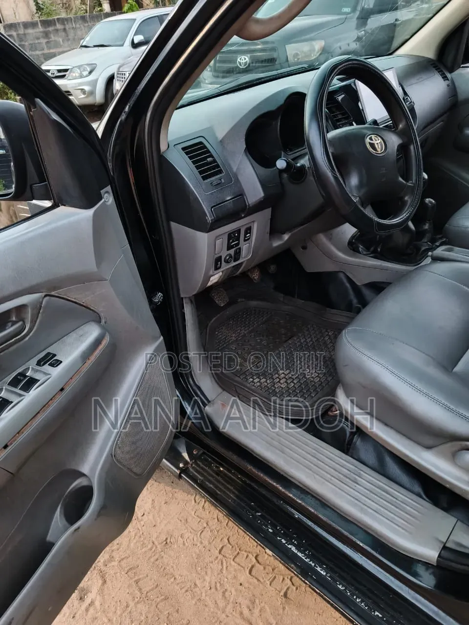 Toyota Hilux 2.5 D-4D 4X4 SRX 2012 Black