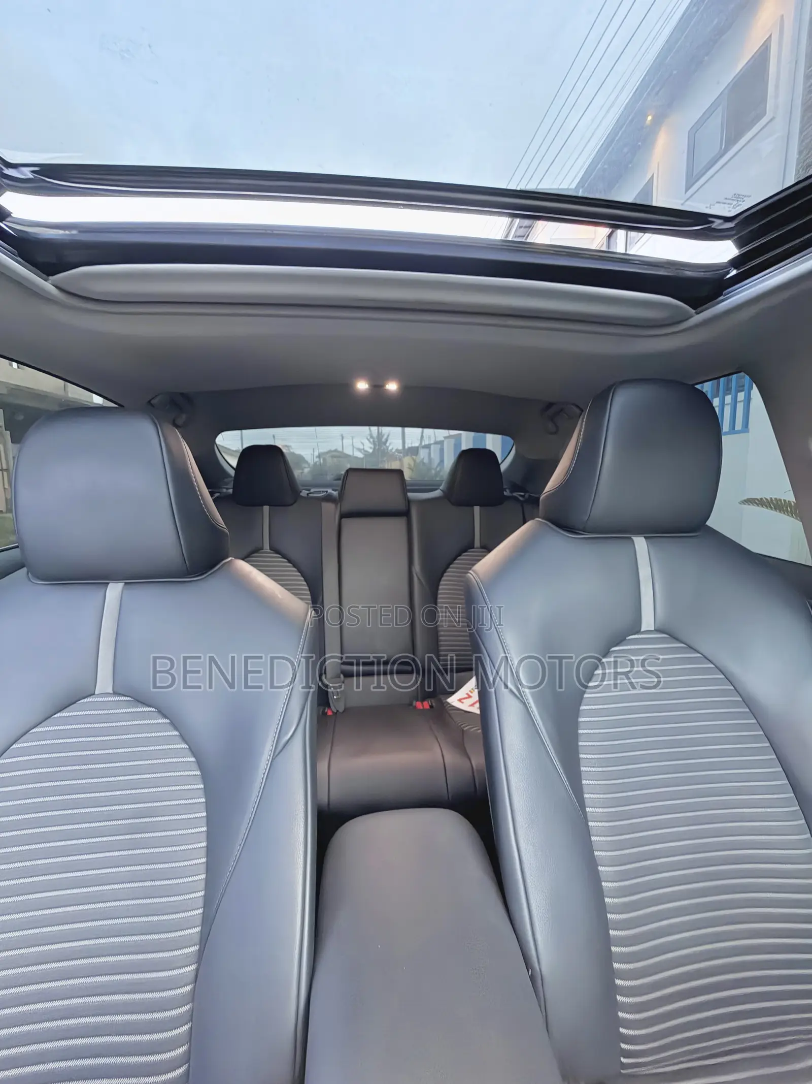 Toyota Camry Hybrid SE 2023 White