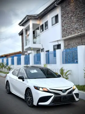 Toyota Camry Hybrid SE 2023 White
