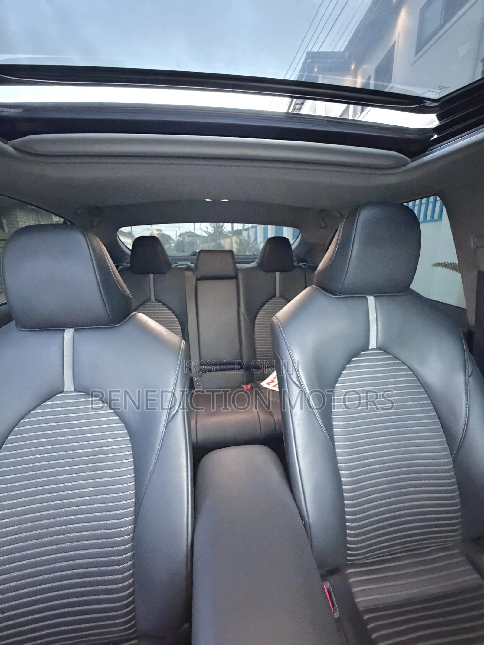 Toyota Camry Hybrid SE 2023 White