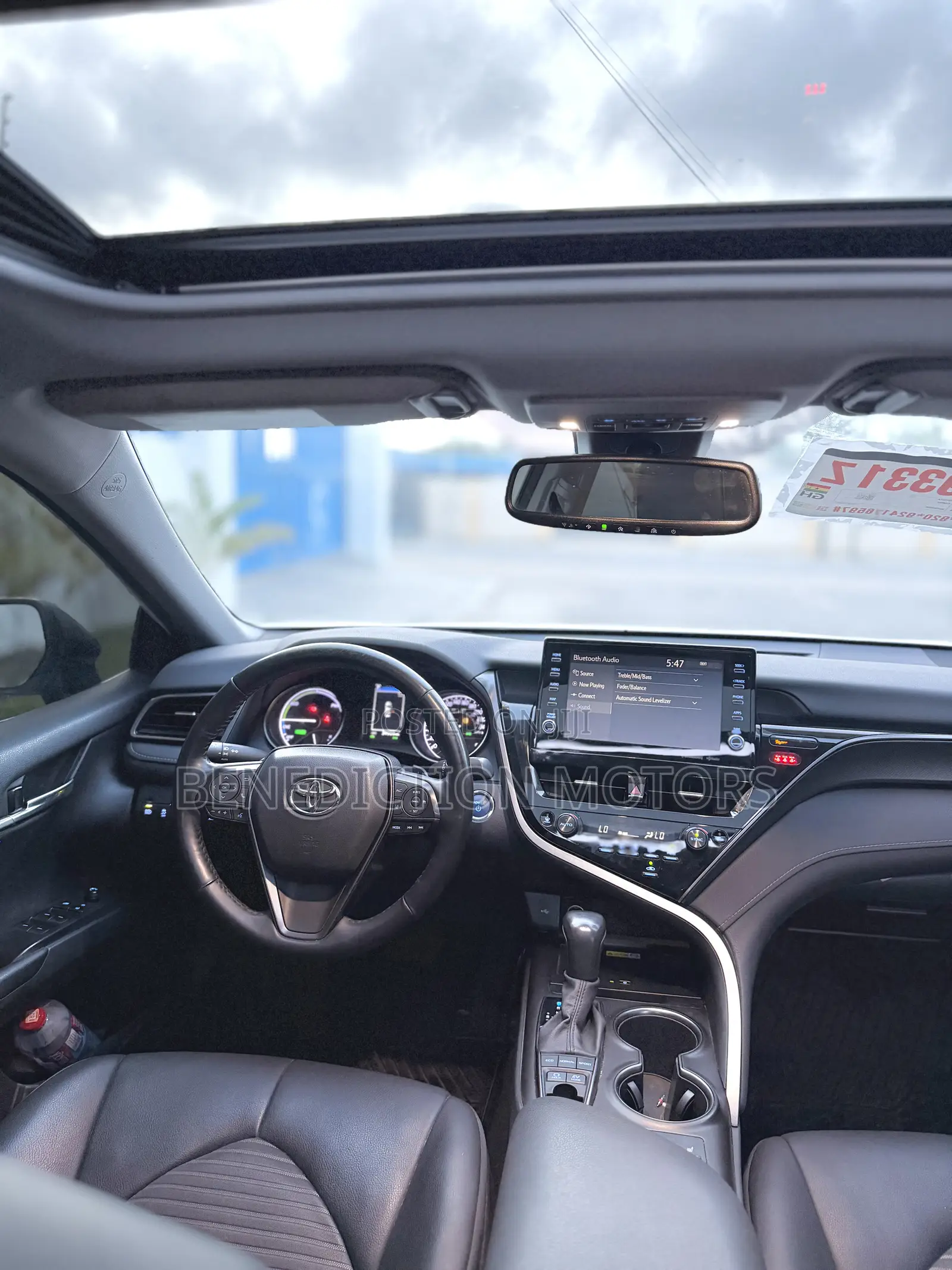 Toyota Camry Hybrid SE 2023 White