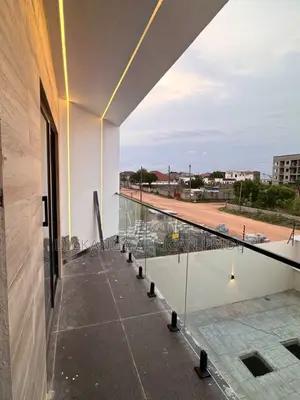 Modern Luxury Glass Staircase