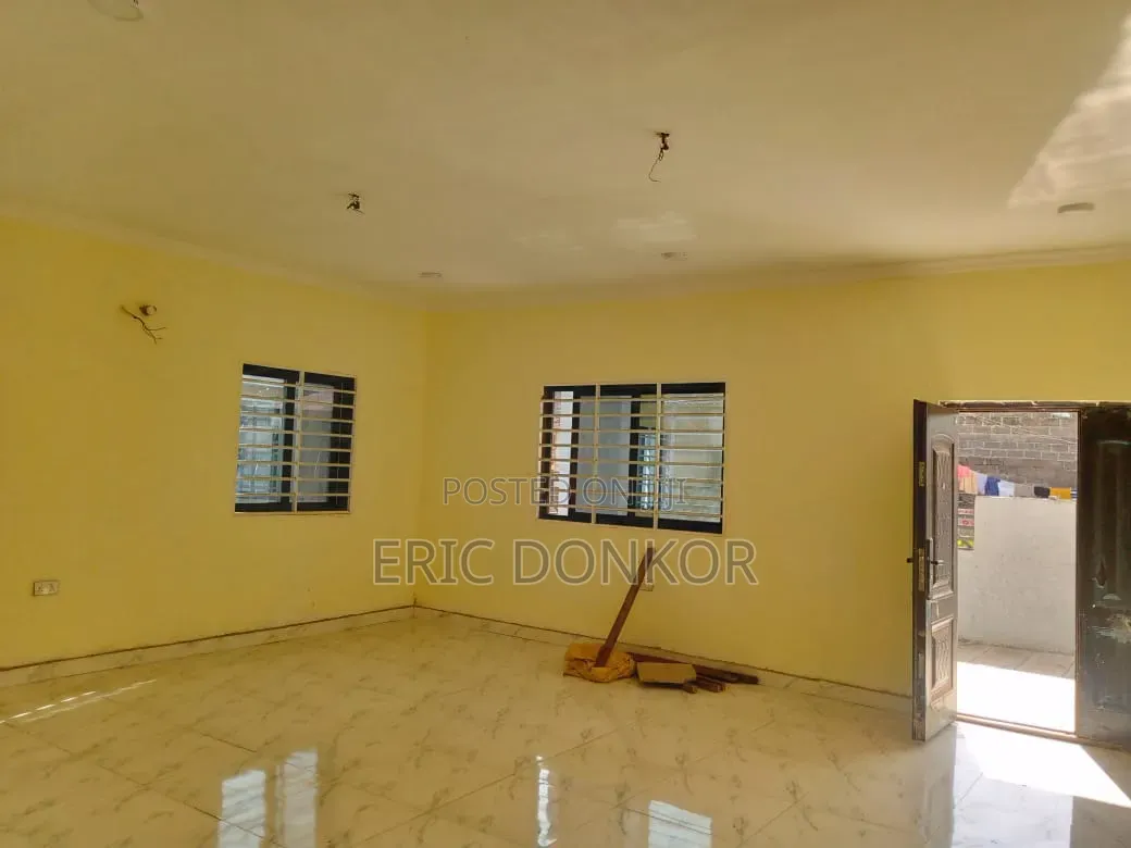 4bdrm Duplex in Adenta, Barrier for rent