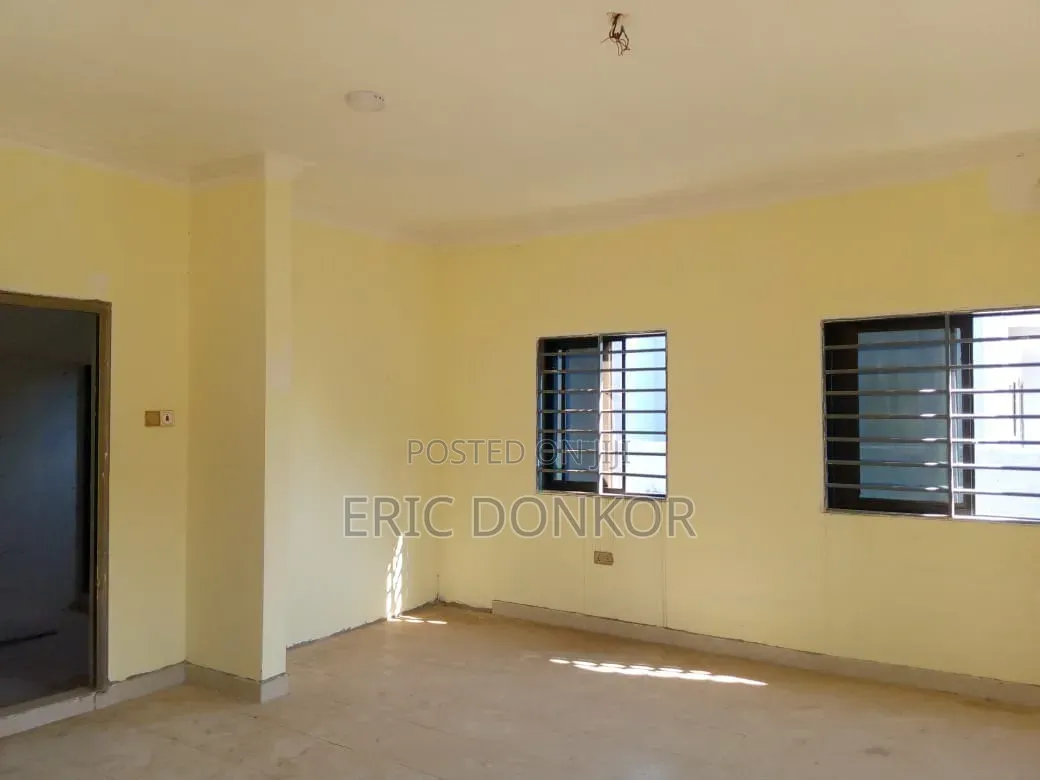 4bdrm Duplex in Adenta, Barrier for rent