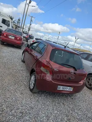 Toyota Vitz 1.0 FWD 5dr 2010 Brown