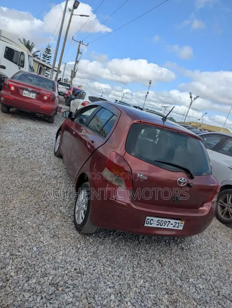 Toyota Vitz 1.0 FWD 5dr 2010 Brown