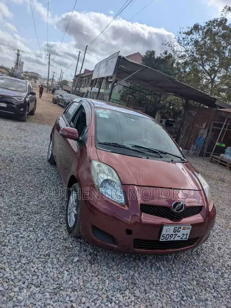 Toyota Vitz 1.0 FWD 5dr 2010 Brown