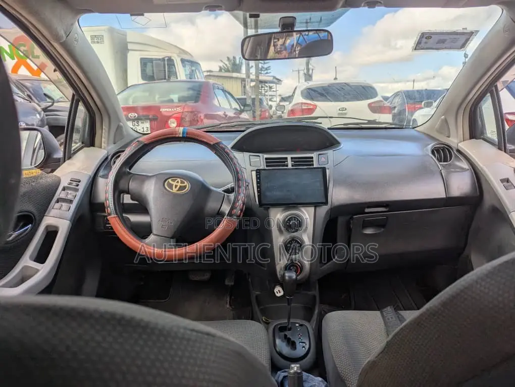 Toyota Vitz 1.0 FWD 5dr 2010 Brown