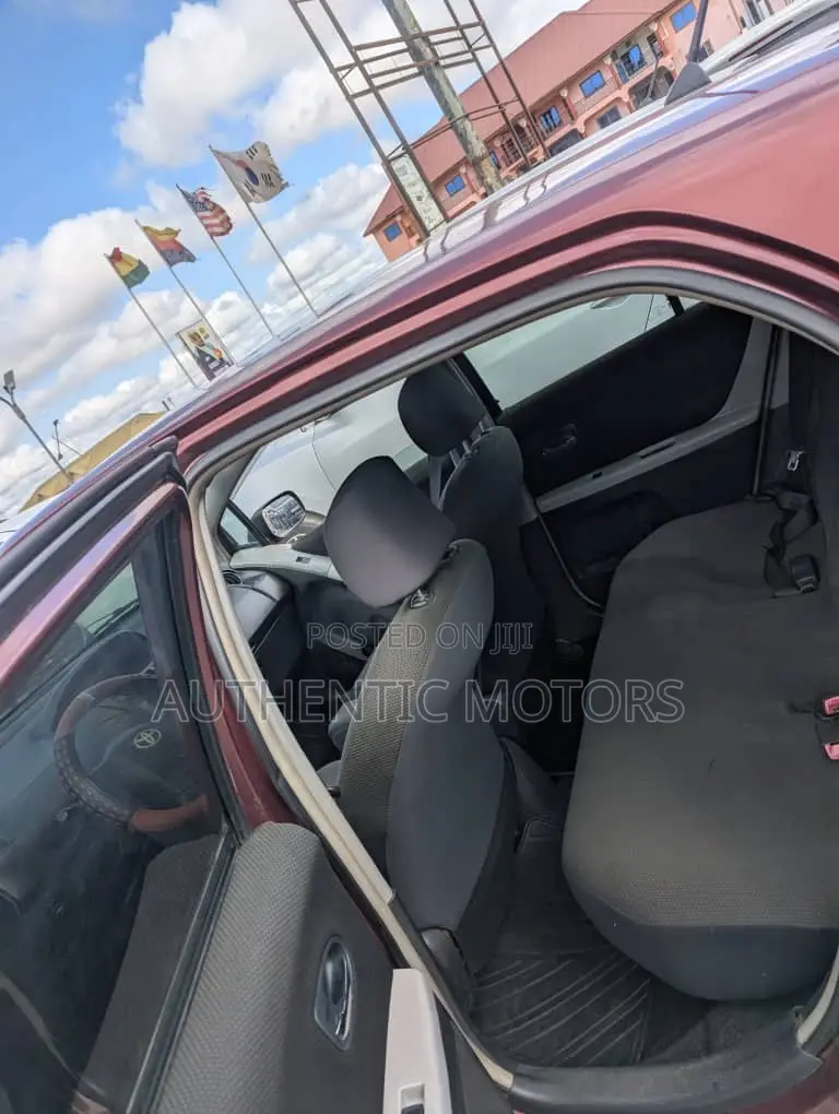 Toyota Vitz 1.0 FWD 5dr 2010 Brown