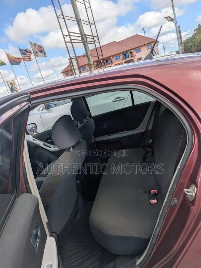 Toyota Vitz 1.0 FWD 5dr 2010 Brown