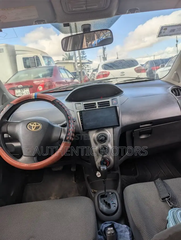 Toyota Vitz 1.0 FWD 5dr 2010 Brown