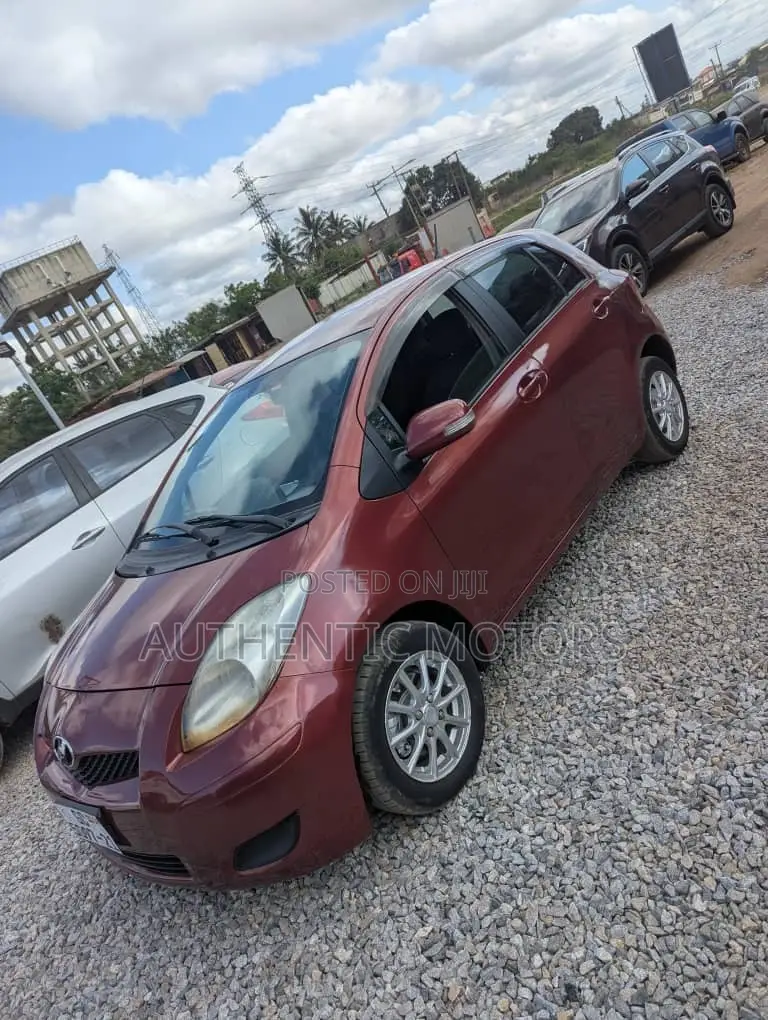 Toyota Vitz 1.0 FWD 5dr 2010 Brown