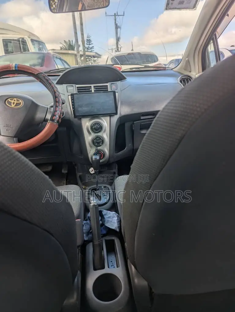 Toyota Vitz 1.0 FWD 5dr 2010 Brown
