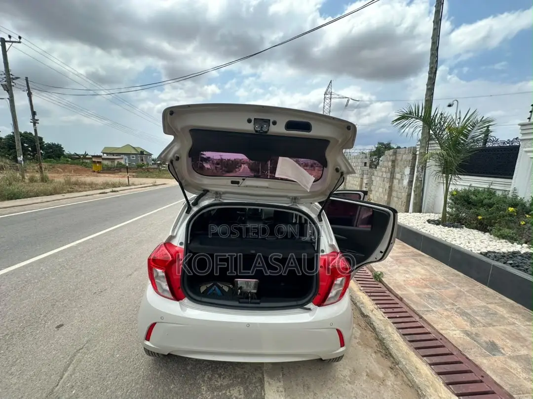 Chevrolet Spark 2016 Silver