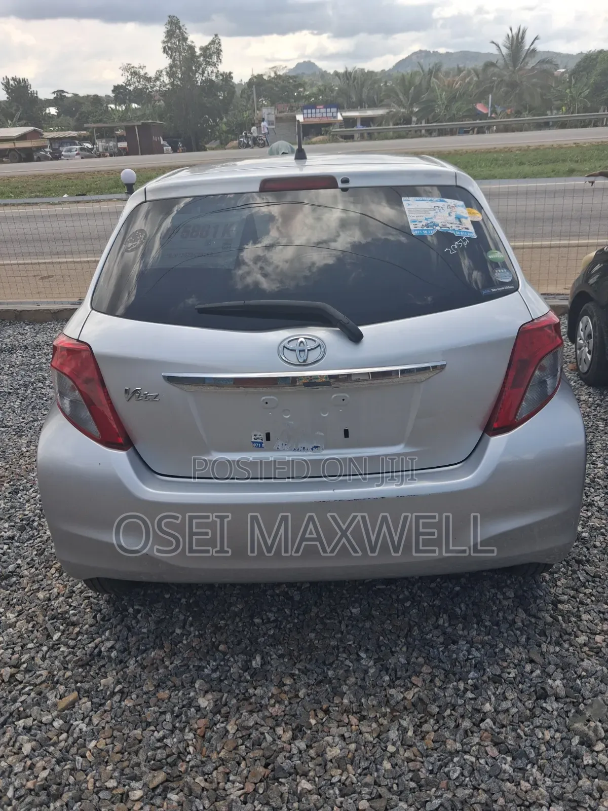 Toyota Vitz 2012 Silver