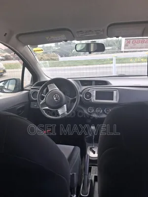 Toyota Vitz 2012 Silver