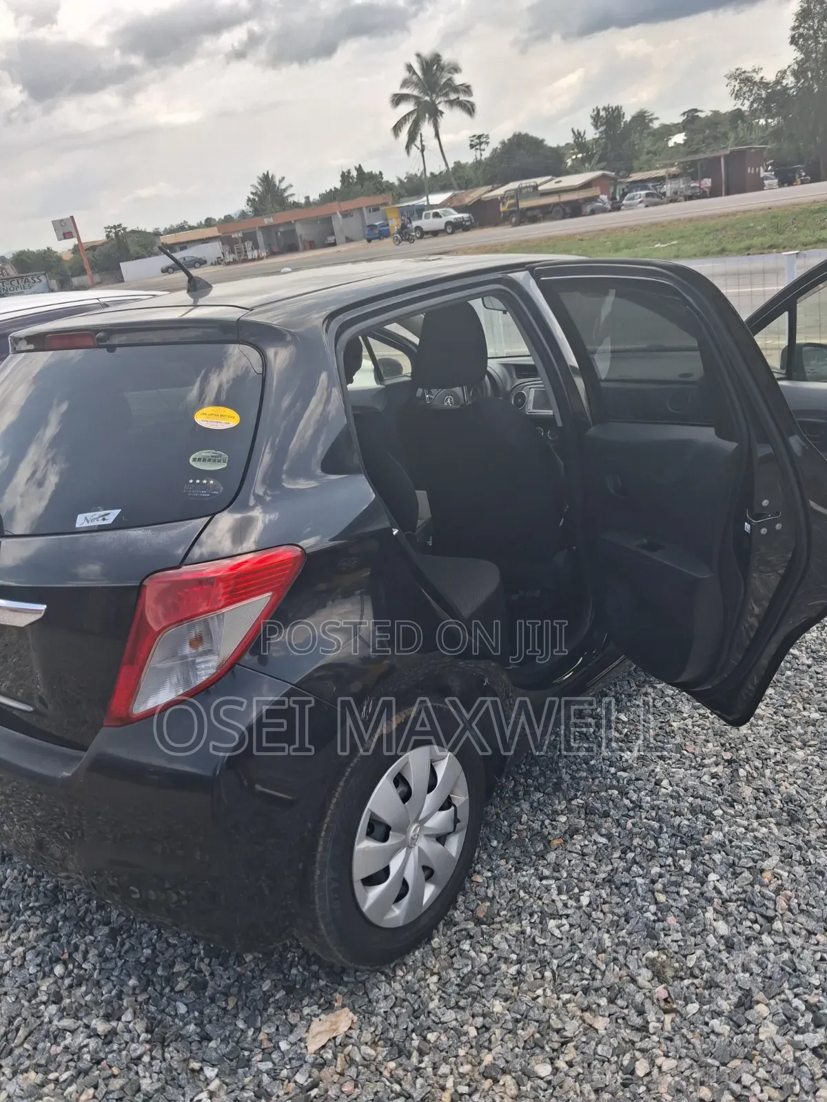 Toyota Vitz 2012 Silver
