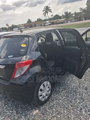 Toyota Vitz 2012 Silver
