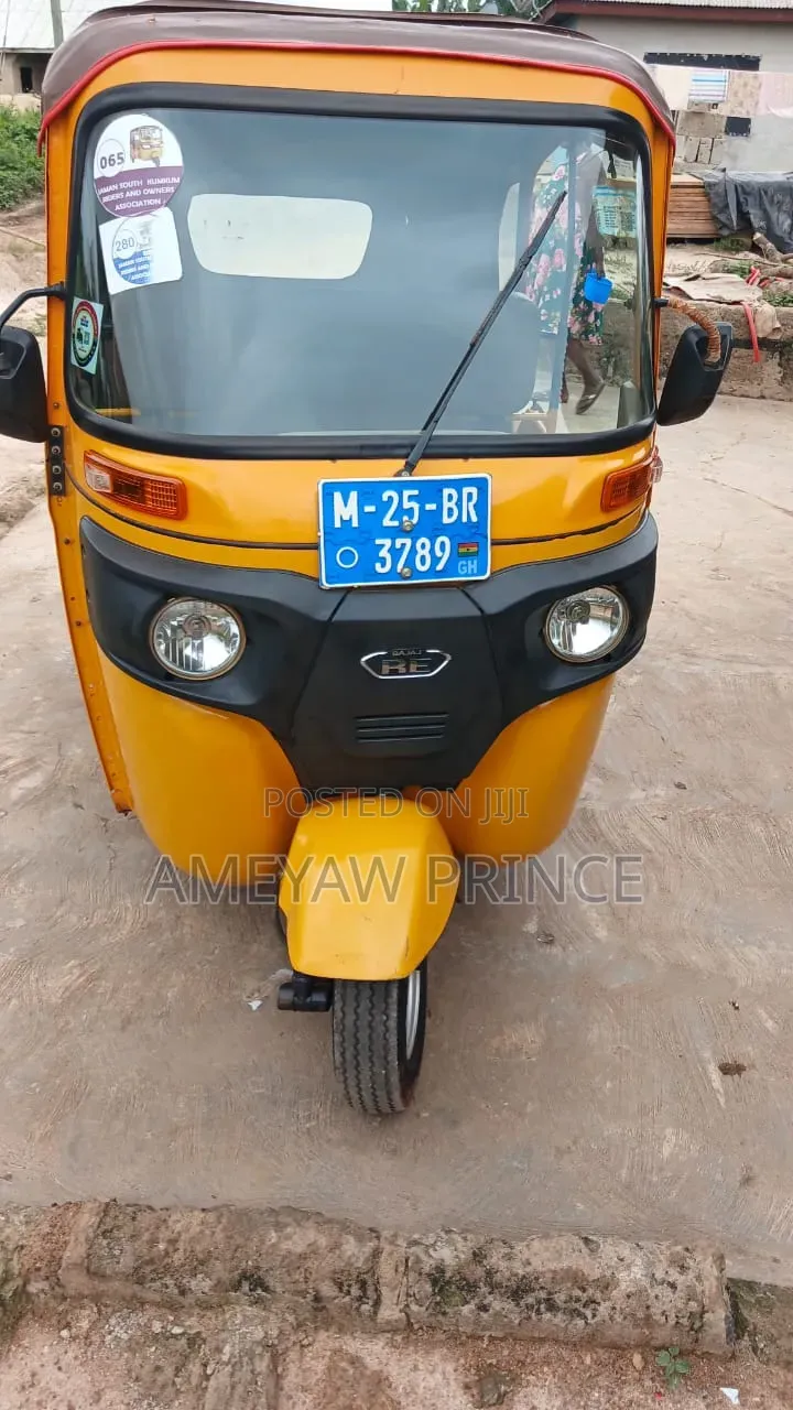 Bajaj RE 2025 Yellow