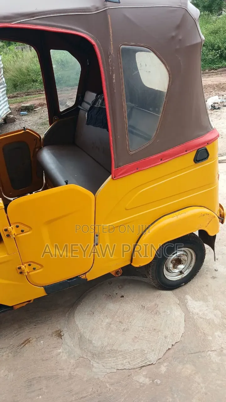 Bajaj RE 2025 Yellow