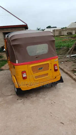 Bajaj RE 2025 Yellow