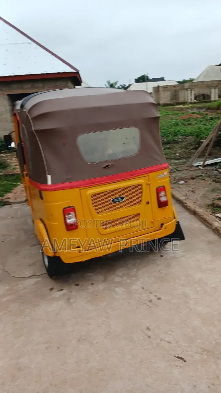 Bajaj RE 2025 Yellow