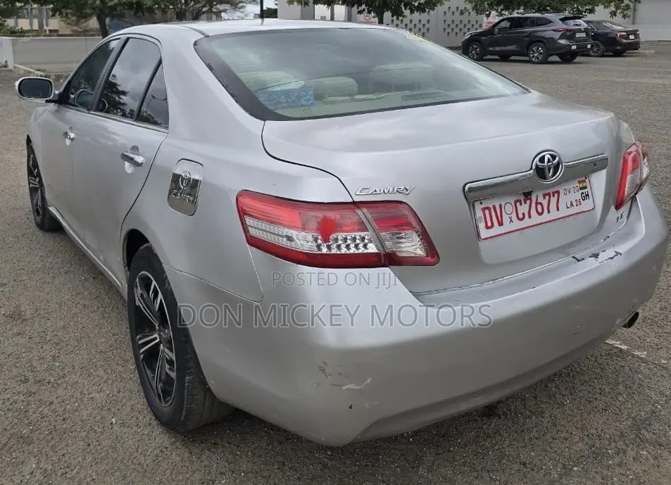 Toyota Camry LE 4dr Sedan (2.5L 4cyl 6AM) 2010 Silver