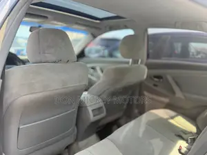 Toyota Camry LE 4dr Sedan (2.5L 4cyl 6AM) 2010 Silver