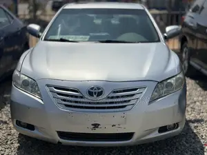 Toyota Camry LE 4dr Sedan (2.5L 4cyl 6AM) 2010 Silver