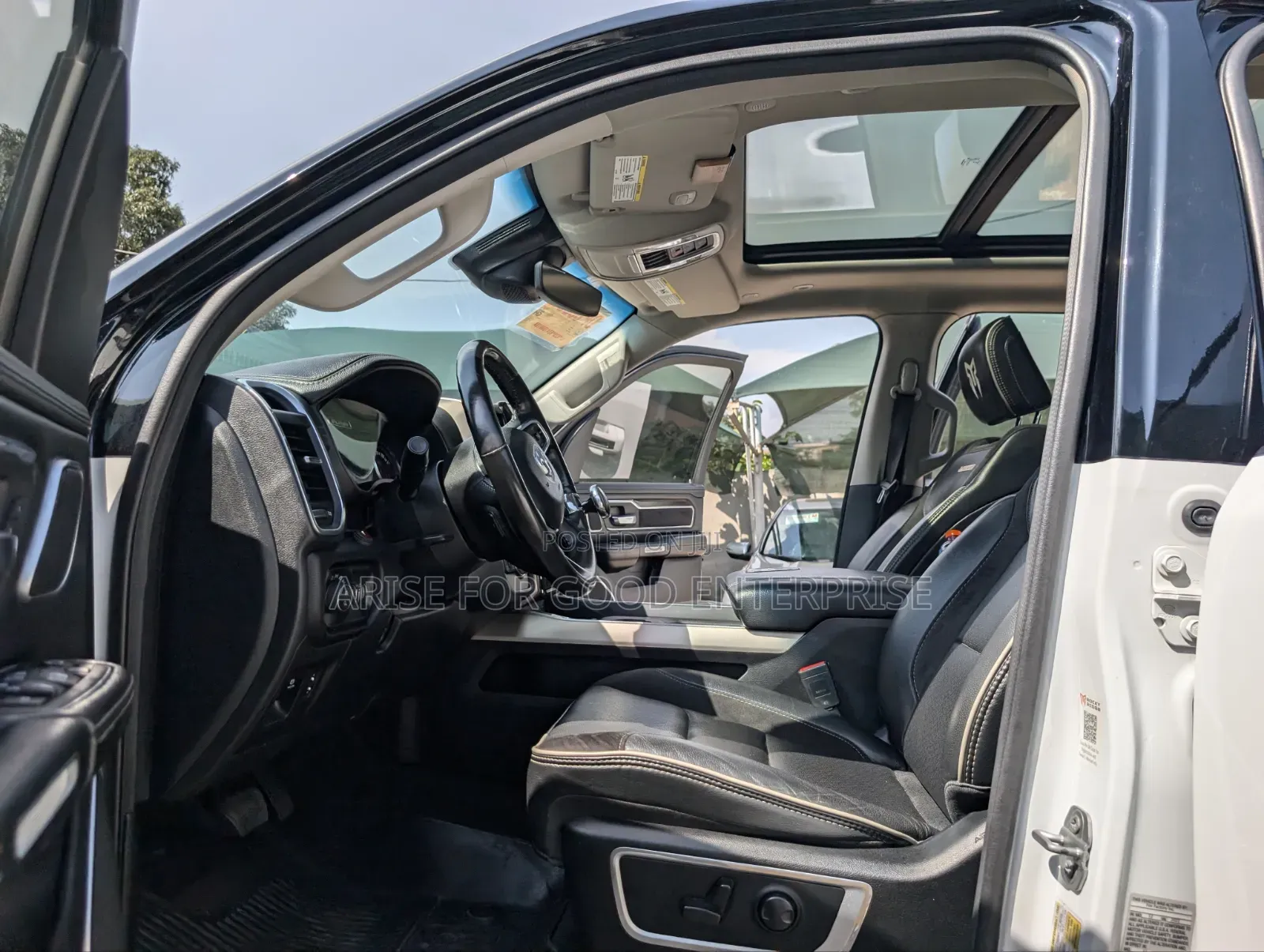 RAM 1500 2022 White