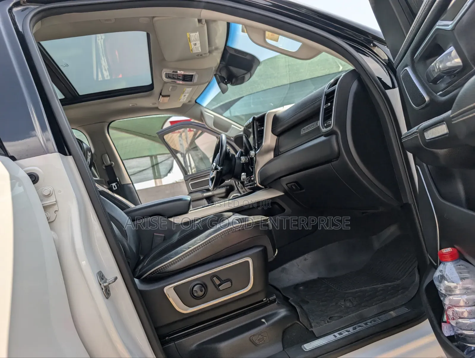 RAM 1500 2022 White