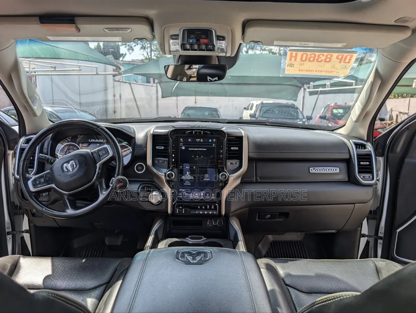 RAM 1500 2022 White