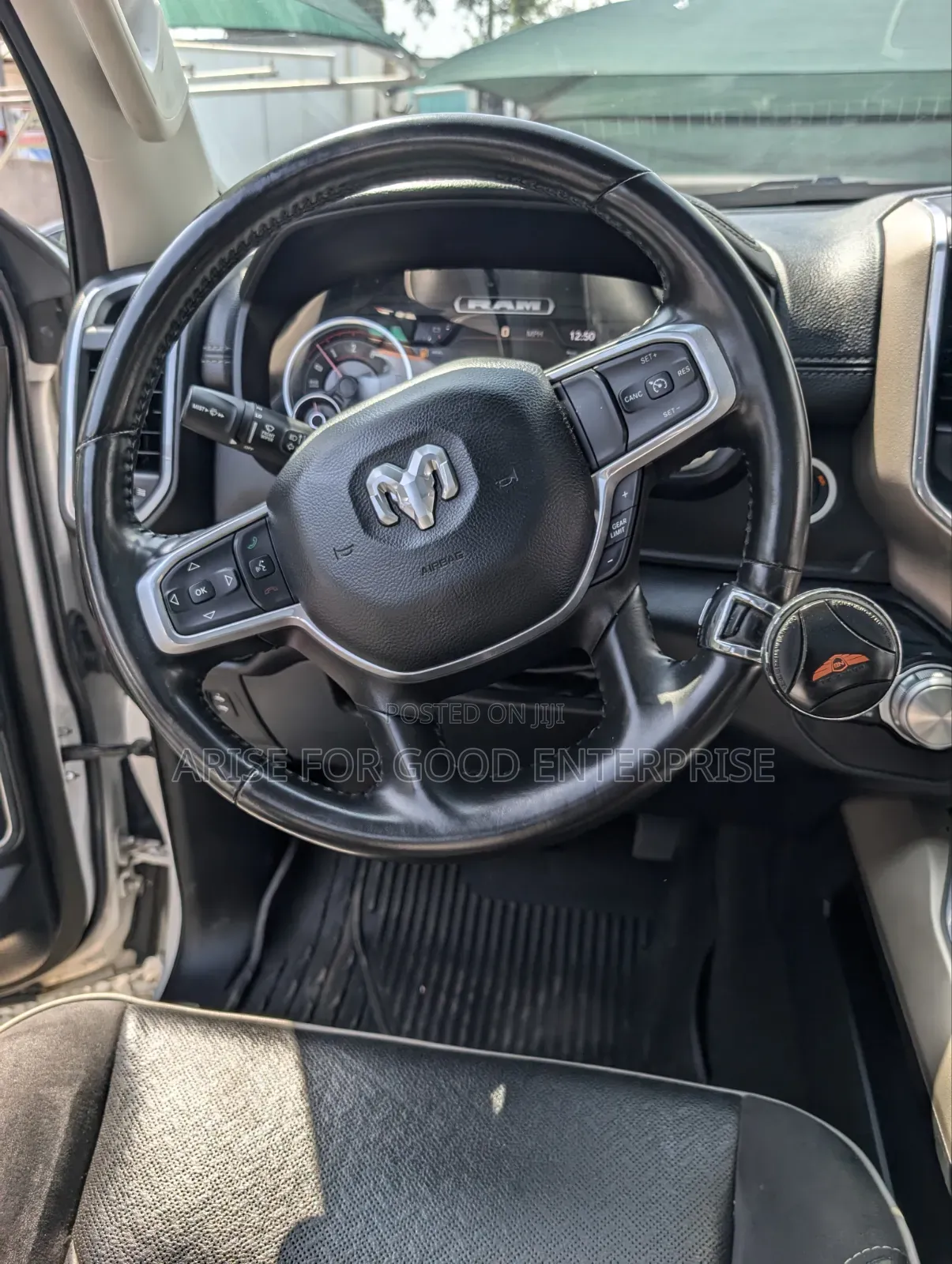 RAM 1500 2022 White