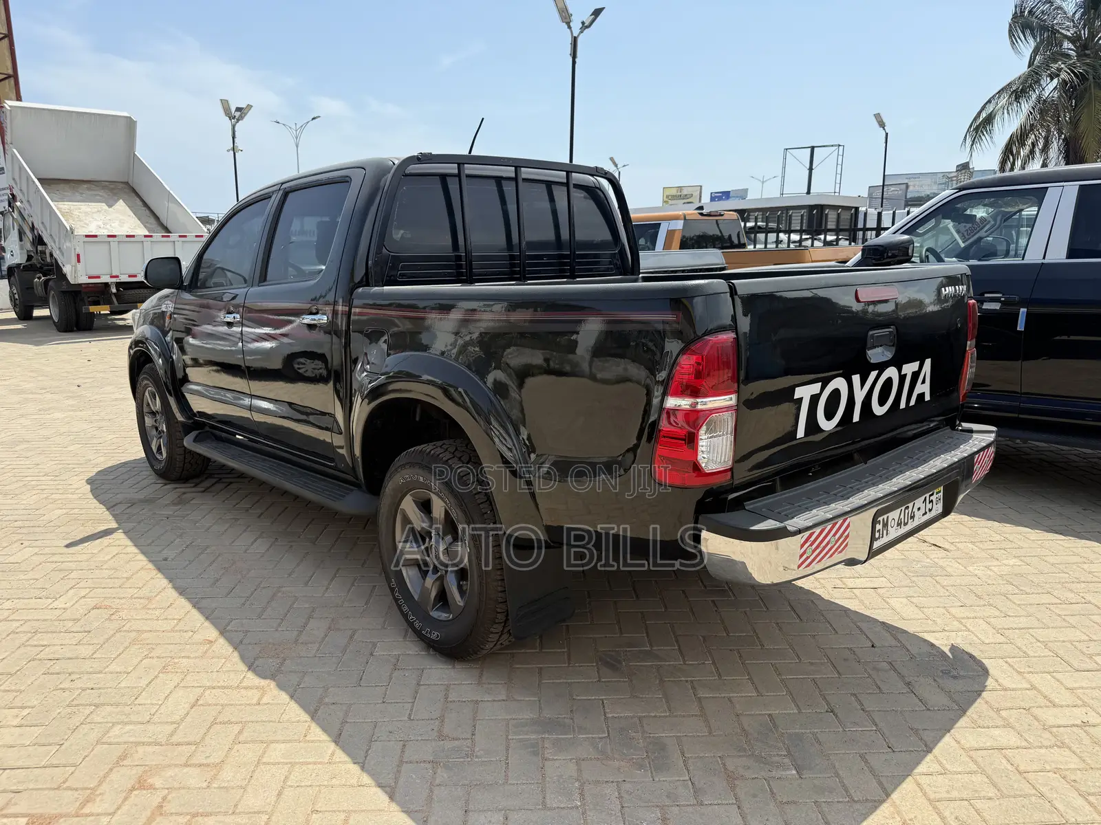 Toyota Hilux WORKMATE 4x4 2015 Black