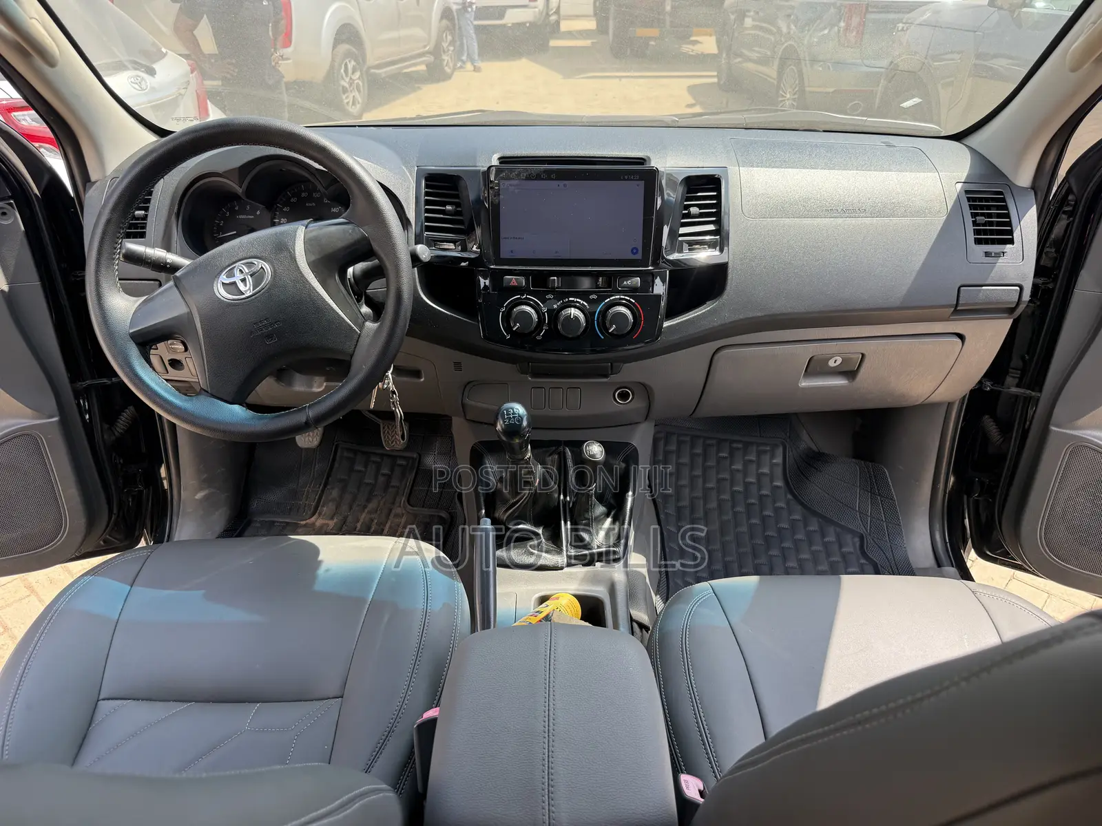 Toyota Hilux WORKMATE 4x4 2015 Black