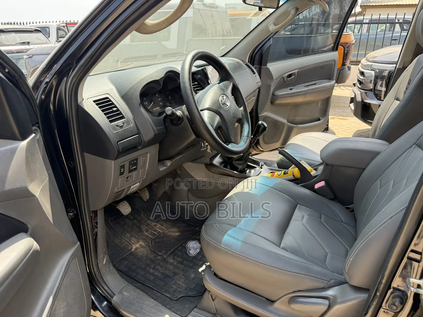 Toyota Hilux WORKMATE 4x4 2015 Black