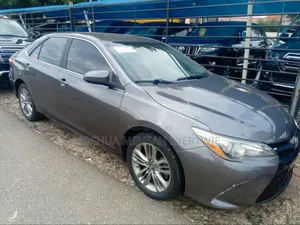 Toyota Camry SE 4dr Sedan (2.5L 4cyl 6A) 2017 Gray