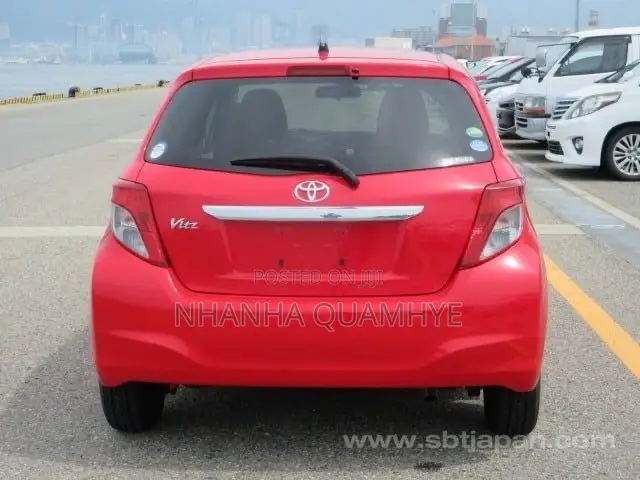Toyota Vitz 1.0 FWD 3dr 2013 Red