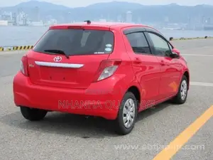 Toyota Vitz 1.0 FWD 3dr 2013 Red