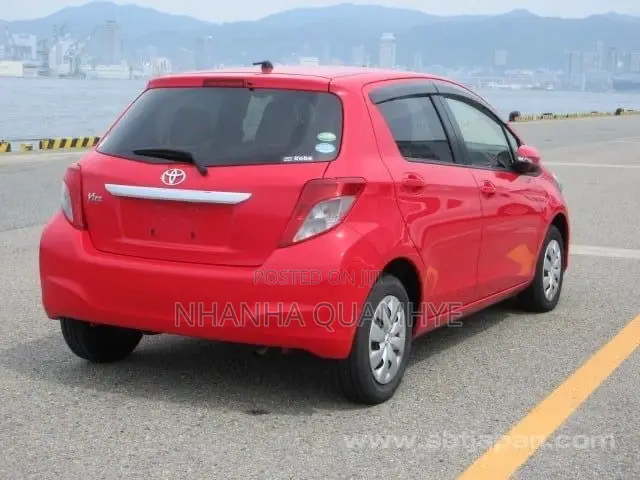 Toyota Vitz 1.0 FWD 3dr 2013 Red
