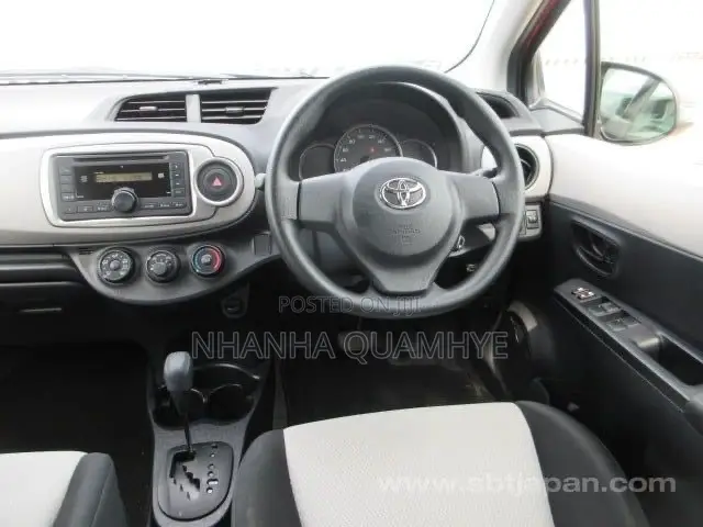 Toyota Vitz 1.0 FWD 3dr 2013 Red