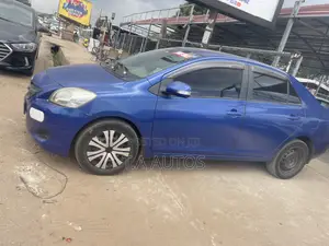 Toyota Belta 2010 Blue