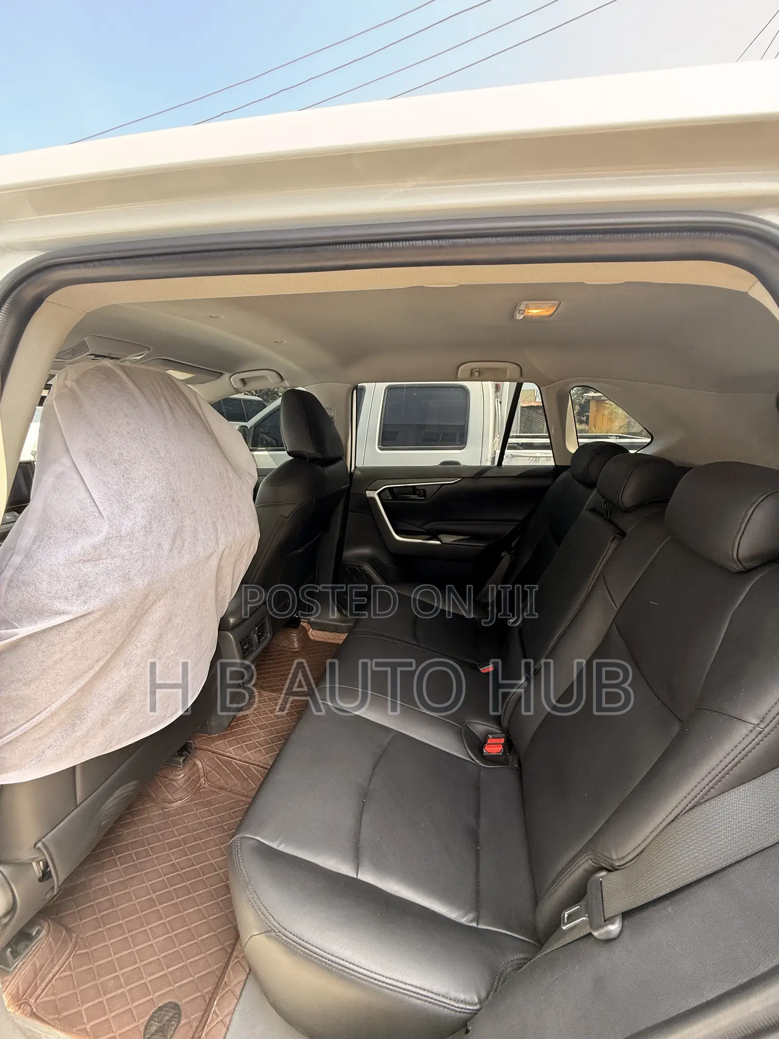 Toyota RAV4 Adventure AWD 2023 Off white