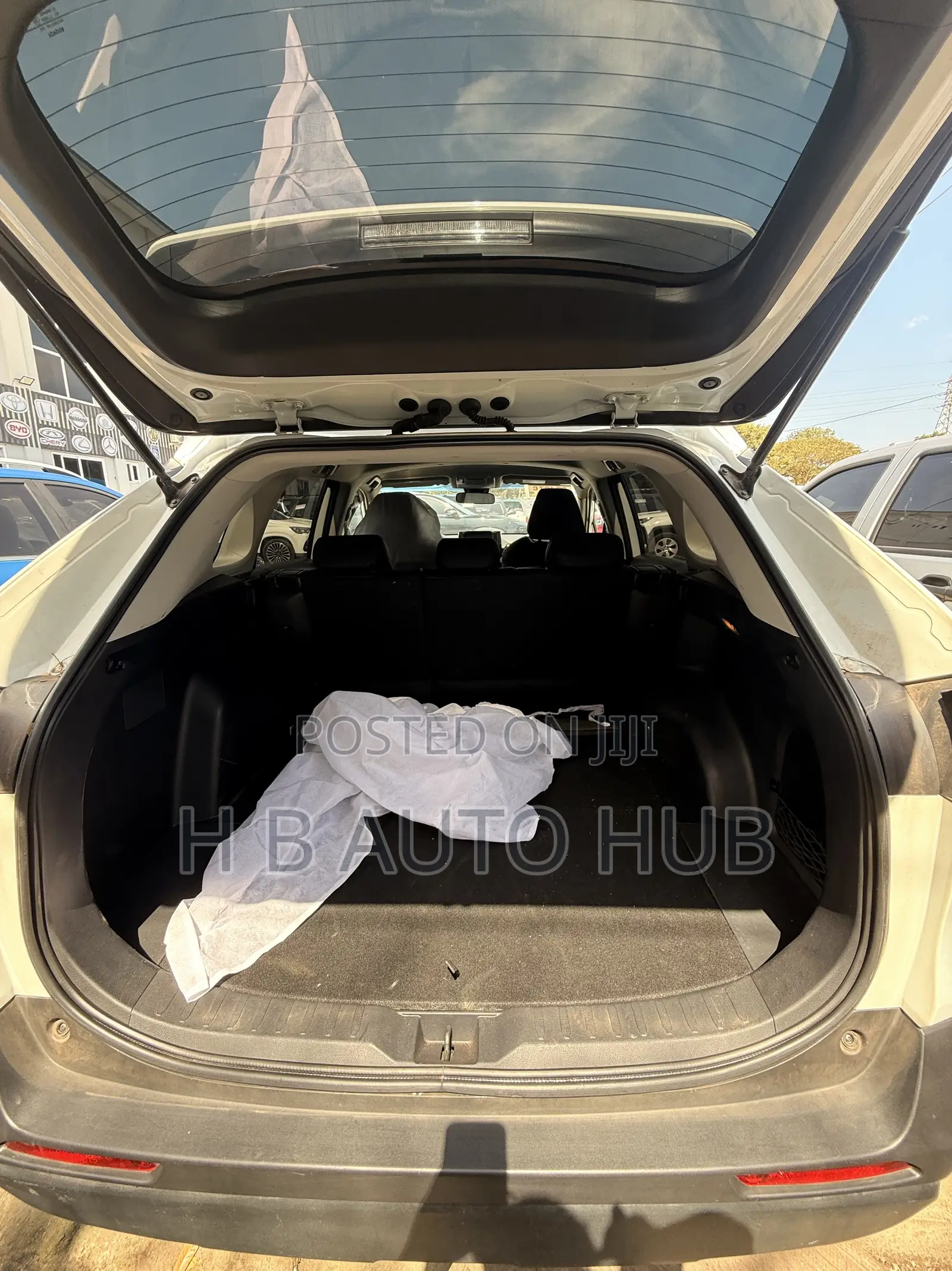 Toyota RAV4 Adventure AWD 2023 Off white