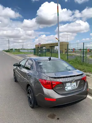 Toyota Corolla XSE 4dr Sedan (1.8L 4cyl CVT) 2017