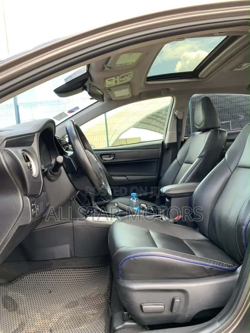 Toyota Corolla XSE 4dr Sedan (1.8L 4cyl CVT) 2017